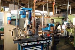 MACCHINA AUSILIARIA DI NOSTRA PROGETTAZIONE PER INSERIMENTO SPINE NEGLI ANELLI